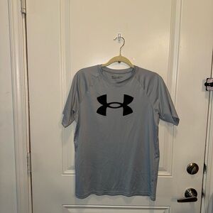 Under Armour boys Short Sleeve Gray Tee